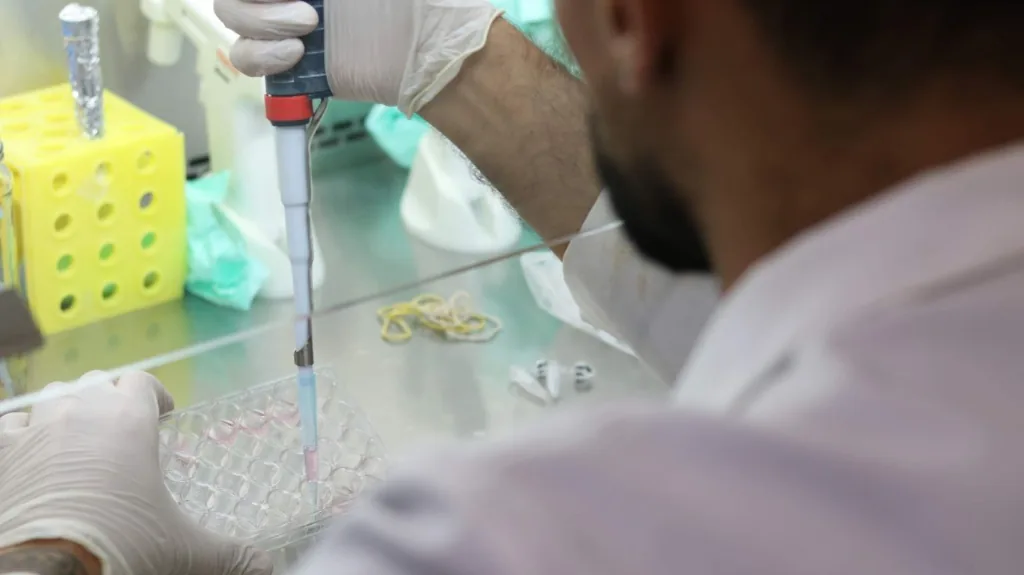 Pesquisa dermatológica e controle de qualidade em laboratório